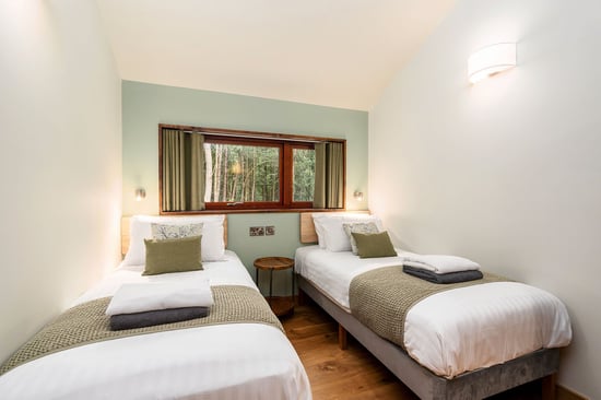 Golden Oak twin bedroom at Glentress Forest