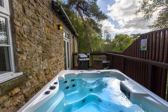 Golden Oak Cottage hot tub at Keldy, Yorkshire