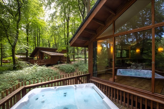 Hot tub on decking of Golden Oak cabin at Forest Holidays