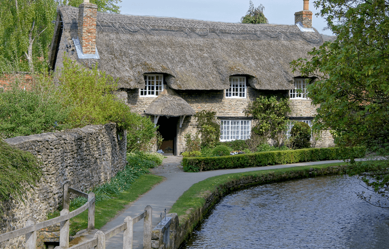 Thatched stone cottage in Thornton-le-Dale